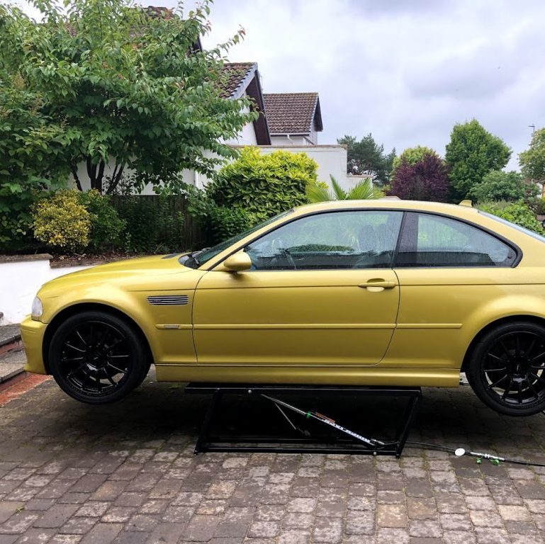 cropped-auto-auf-lift.jpg